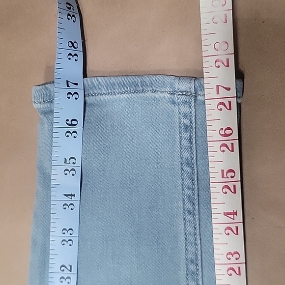 Vigoss, Size 28, Thompson Tomboy Jeans, Light Wash, Gently Used Condition. - Picture 9 of 14